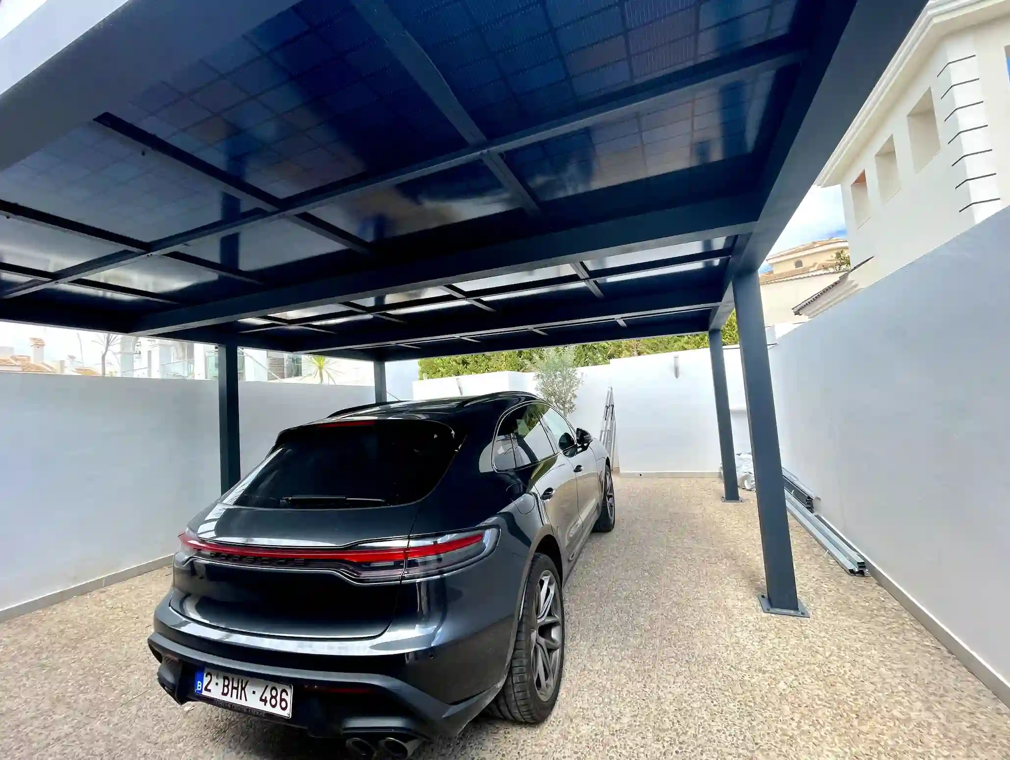 Carport solar in Spain with glass-glass photovoltaic roofing and premium aluminum structure